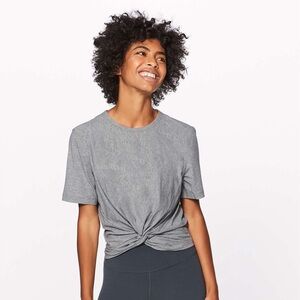 Lululemon Crescent Tee in Heathered Medium Gray size 6